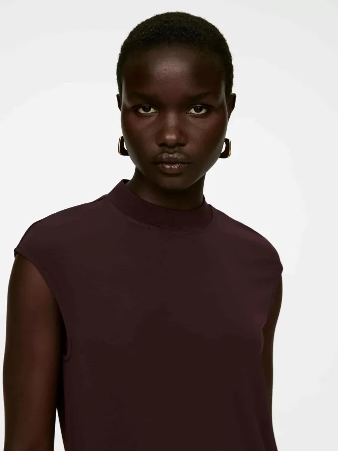 Ärmelloses Oberteil mit Stehkragen