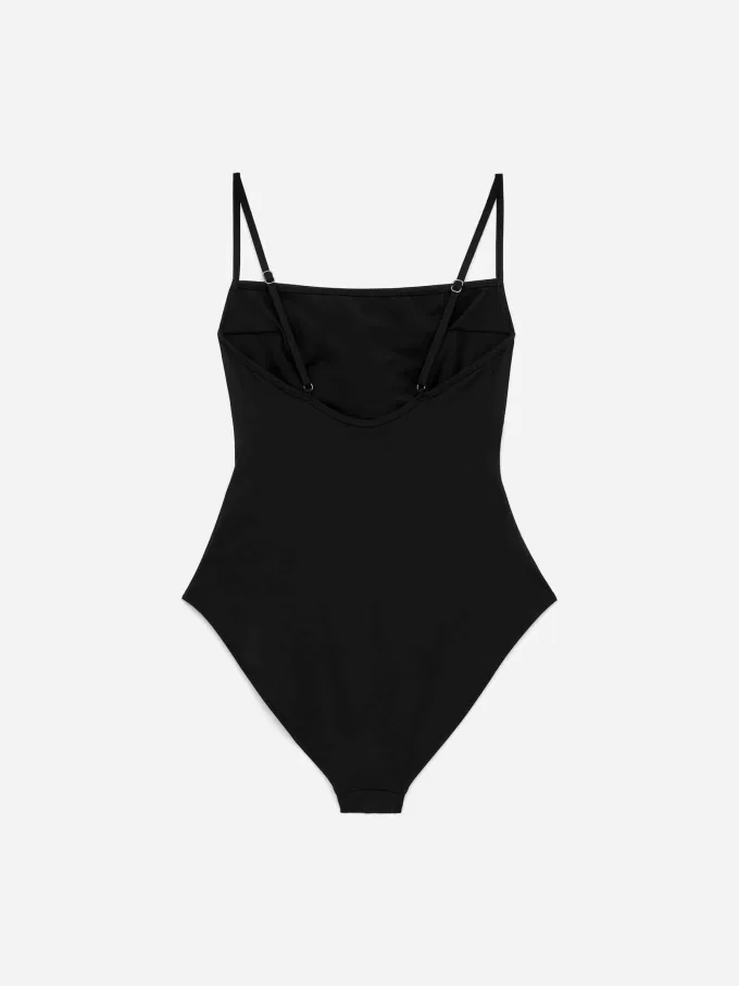 Badeanzug mit quadratischem Ausschnitt Badeanzug mit quadratischem Ausschnitt