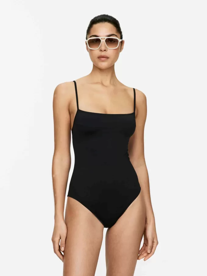 Badeanzug mit quadratischem Ausschnitt Badeanzug mit quadratischem Ausschnitt