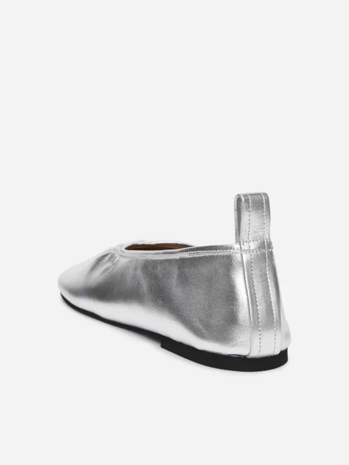 Ballerinas aus Leder