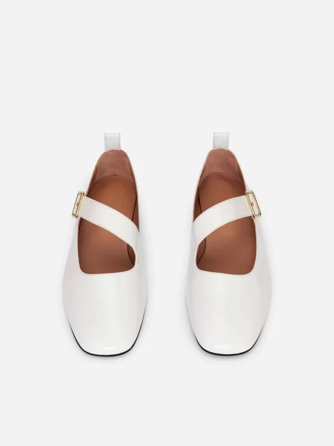 Ballerinas aus lackiertem Leder