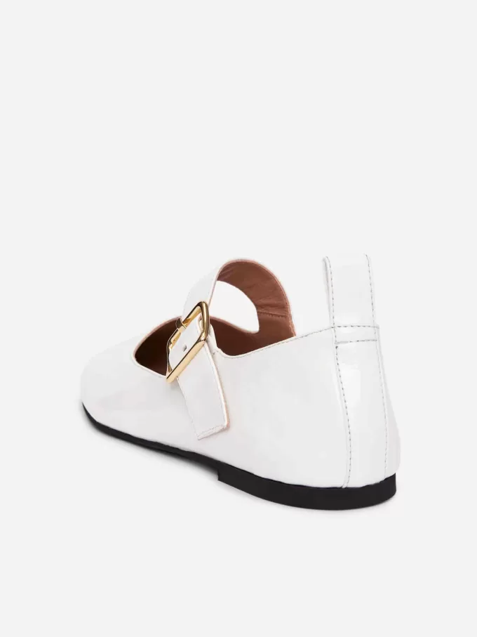 Ballerinas aus lackiertem Leder