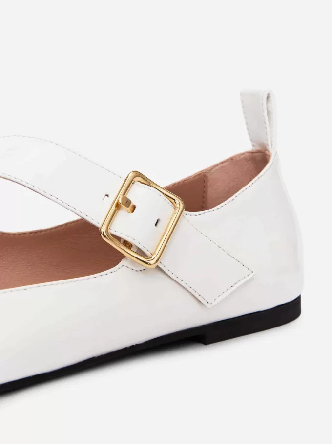 Ballerinas aus lackiertem Leder