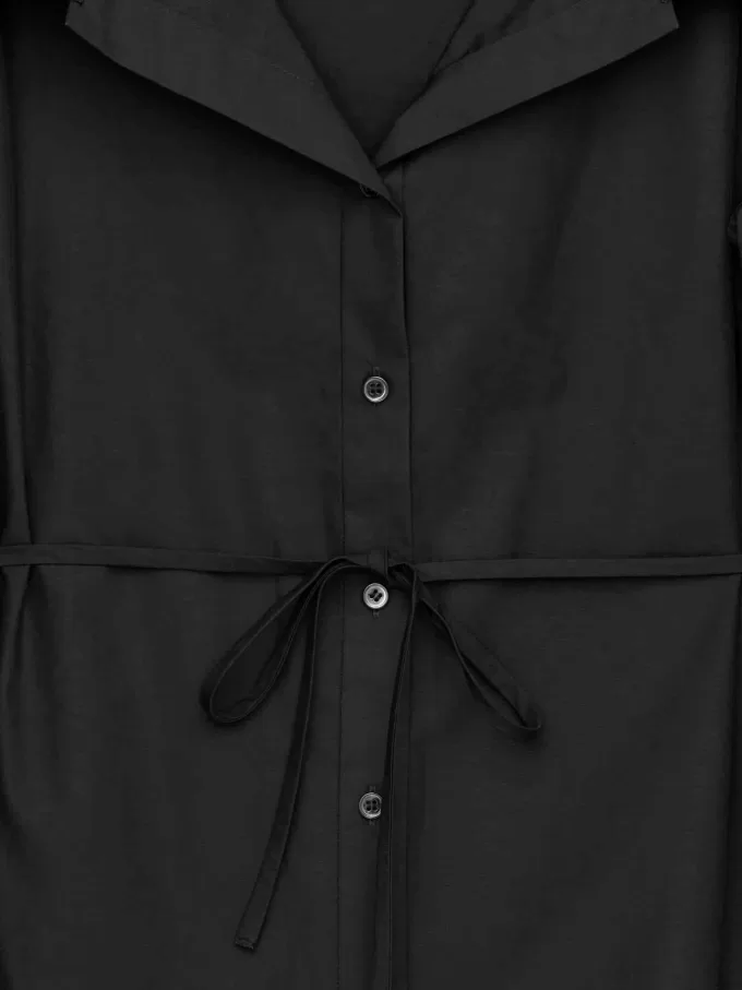 Bluse mit weitem Kragen