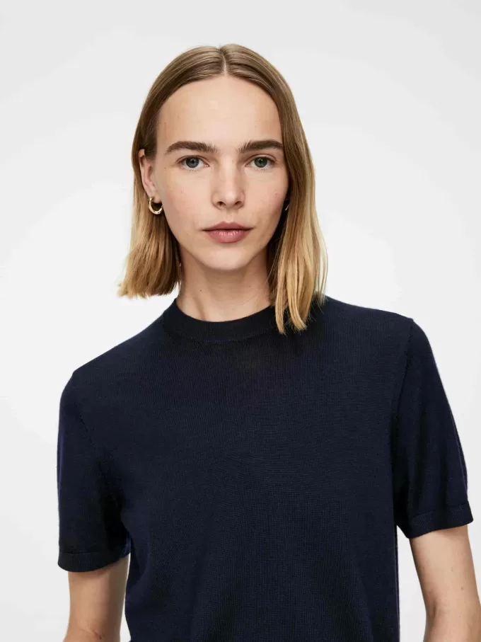 Gestricktes T-Shirt aus Merinowolle Gestricktes T-Shirt aus Merinowolle