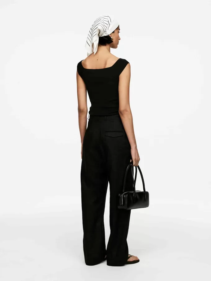 Gestricktes schulterfreies Oberteil