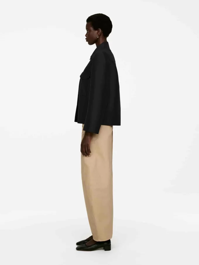 Hose mit ausgestelltem Bein