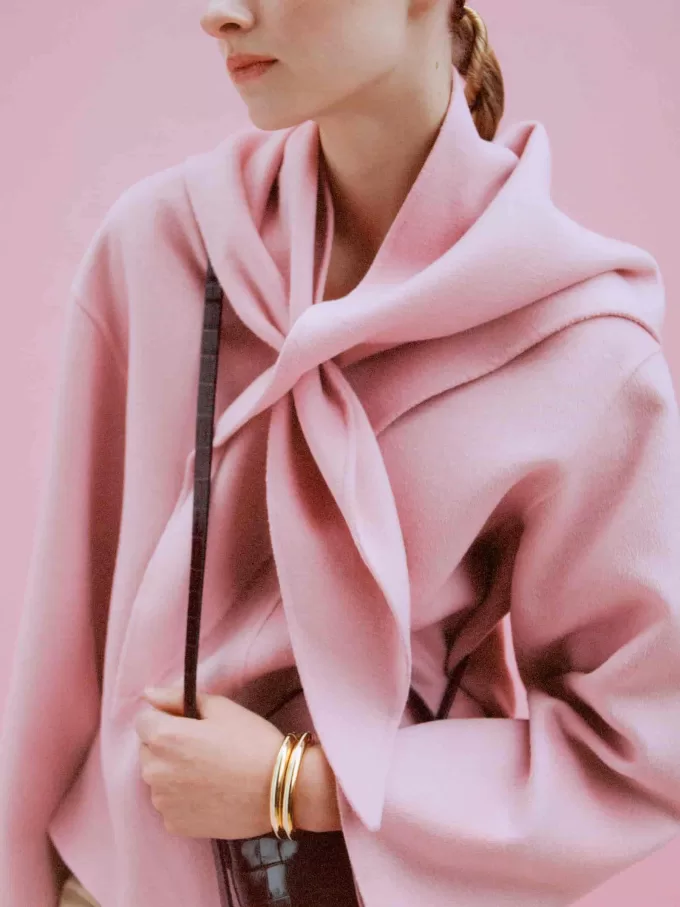 Hose mit ausgestelltem Bein