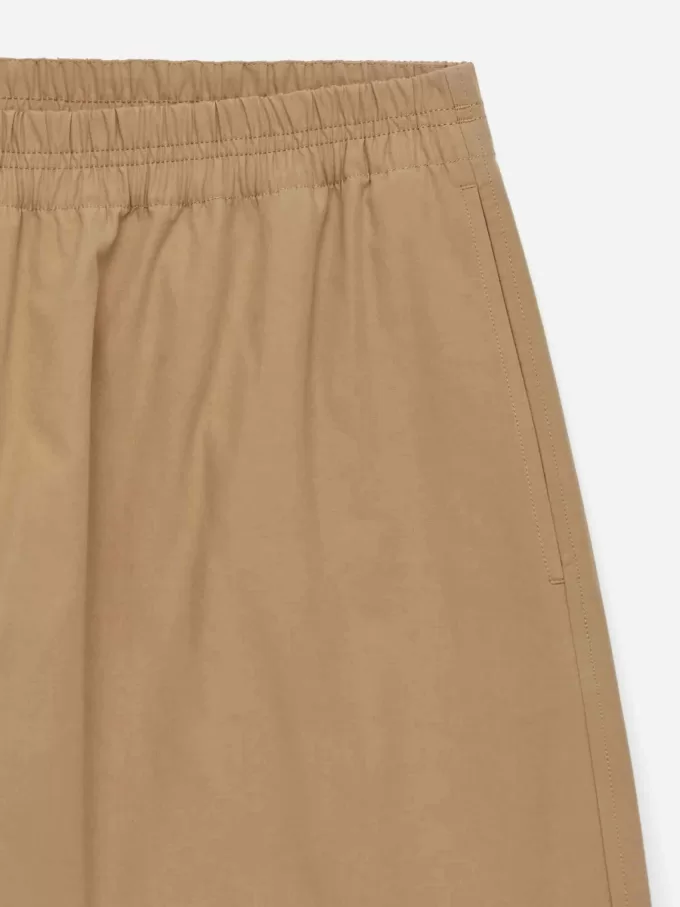 Hose mit ausgestelltem Bein