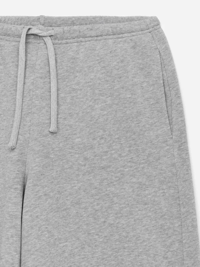 Jogginghose mit ausgestelltem Bein Jogginghose mit ausgestelltem Bein