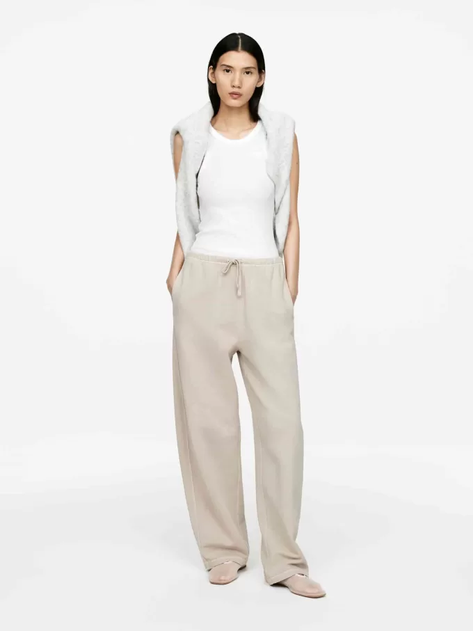 Jogginghose mit ausgestelltem Bein Jogginghose mit ausgestelltem Bein