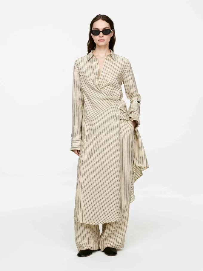 Leinenkleid mit Wickeldetail Leinenkleid mit Wickeldetail