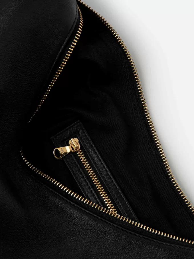 Mittelgroße, gebogene Umhängetasche