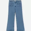 Ausgestellte Jeanshose