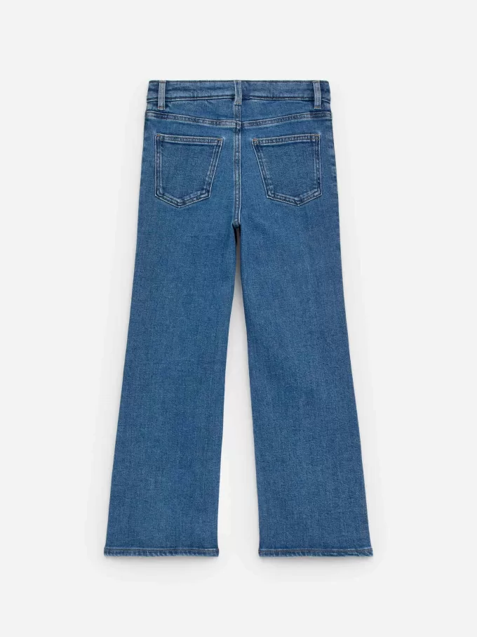 Ausgestellte Jeanshose