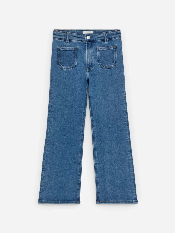 Ausgestellte Jeanshose