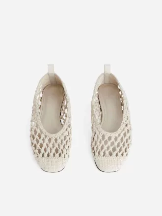 Ballerina aus gehäkeltem Leder