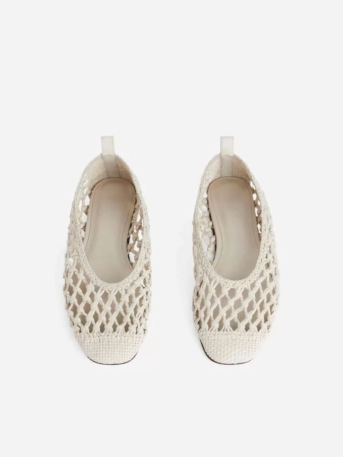 Ballerina aus gehäkeltem Leder