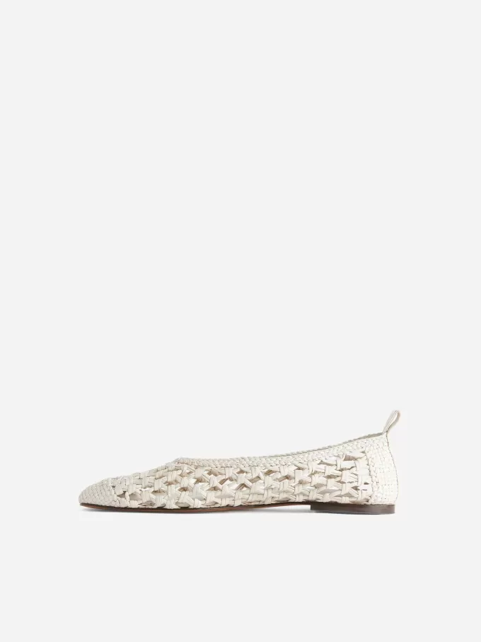 Ballerina aus gehäkeltem Leder