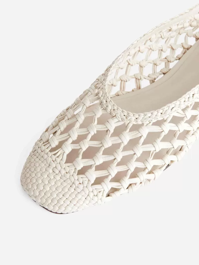 Ballerina aus gehäkeltem Leder