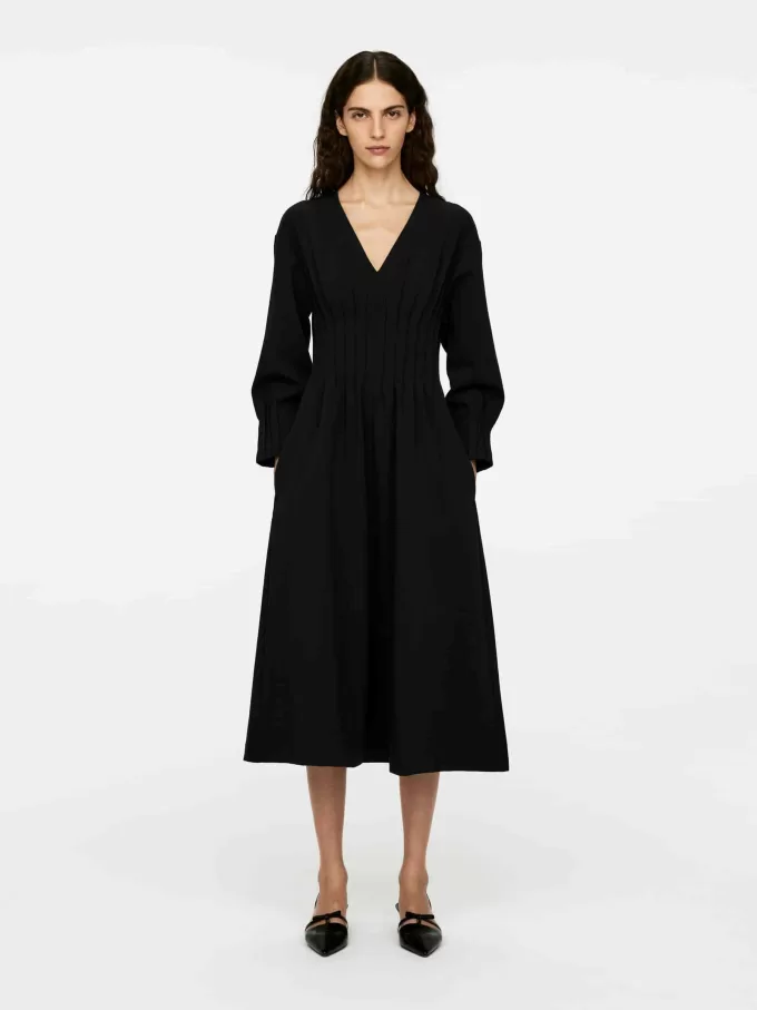 Faltenkleid mit V-Ausschnitt