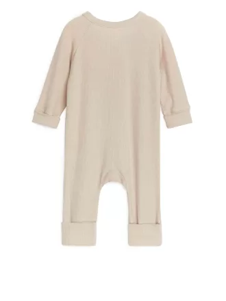 Glattgerippter Pyjama für Neugeborene