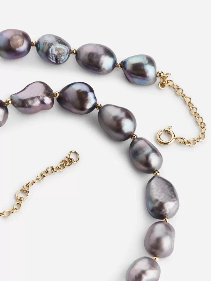 Halskette mit Süßwasserperlen Halskette mit Süßwasserperlen