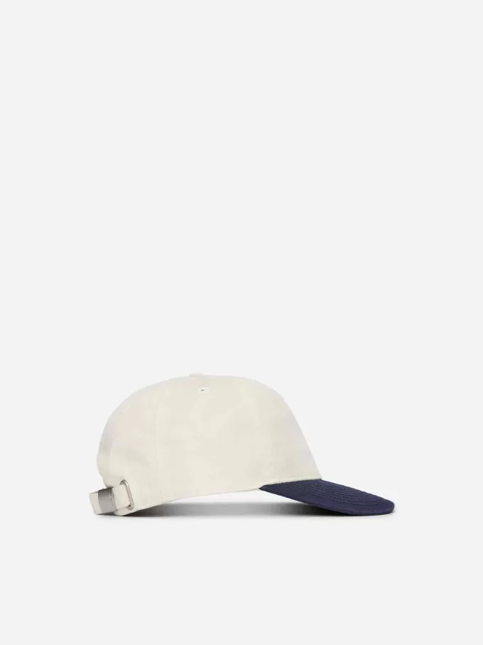 Kappe in Kontrastfarbe