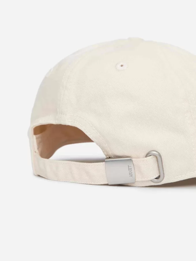 Kappe in Kontrastfarbe