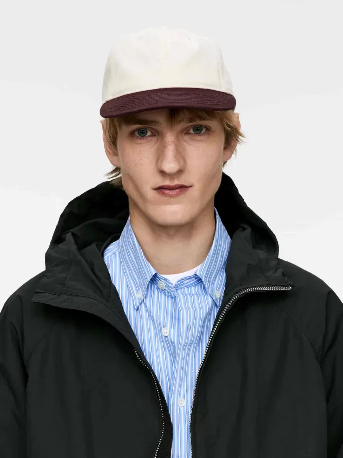 Kappe in Kontrastfarbe