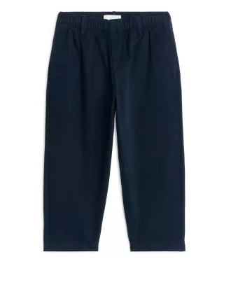 Schmal zulaufende Baumwoll-Chinos