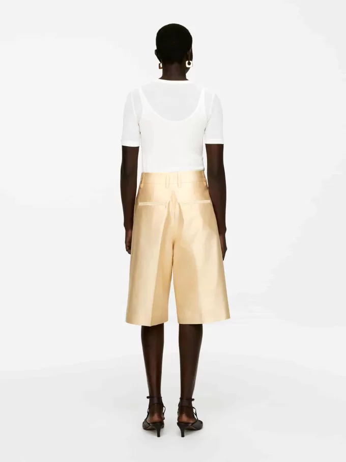 Shorts mit Bügelfalte