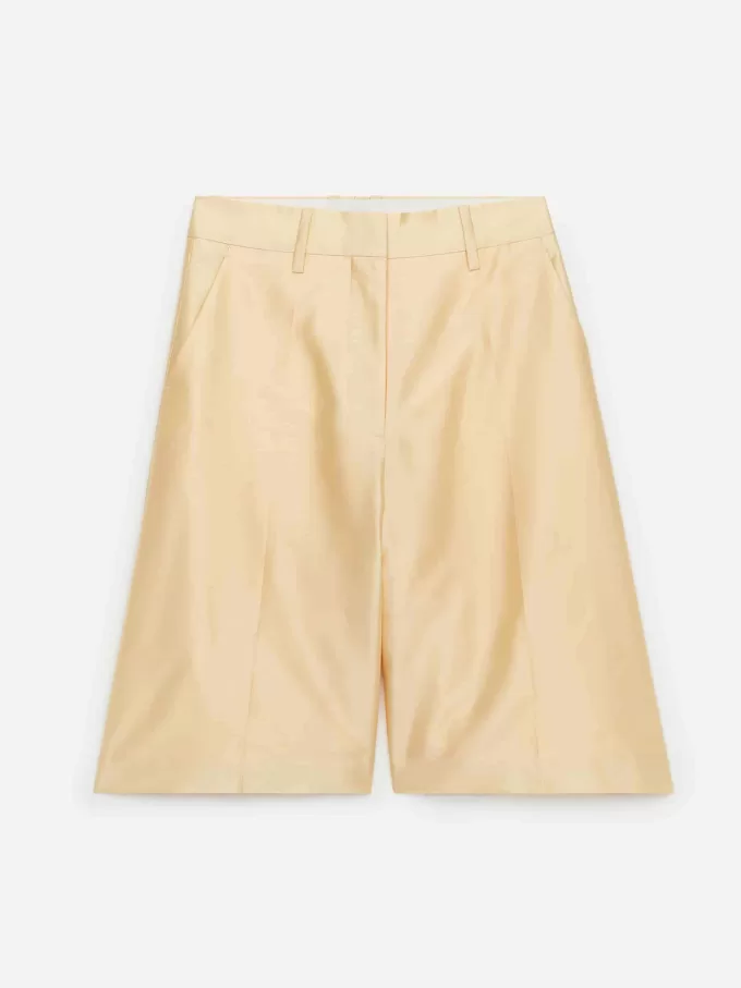 Shorts mit Bügelfalte