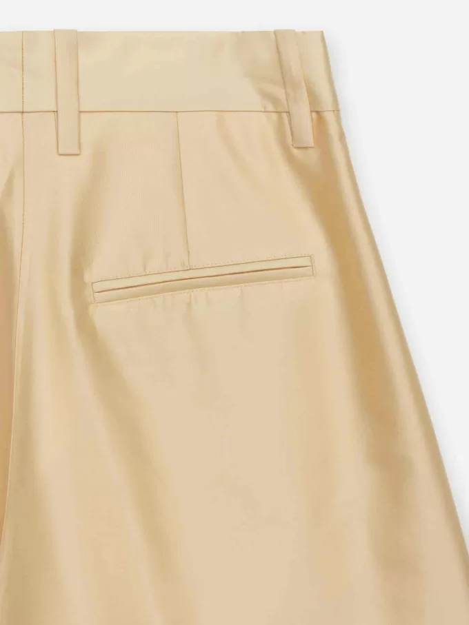 Shorts mit Bügelfalte