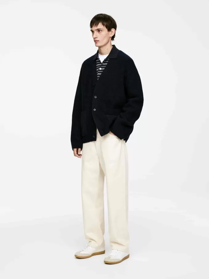 Strickjacke mit V-Ausschnitt