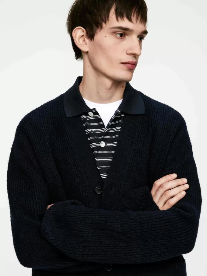 Strickjacke mit V-Ausschnitt