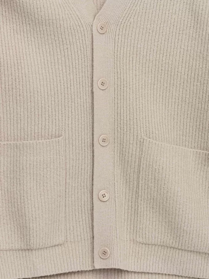 Strickjacke mit V-Ausschnitt