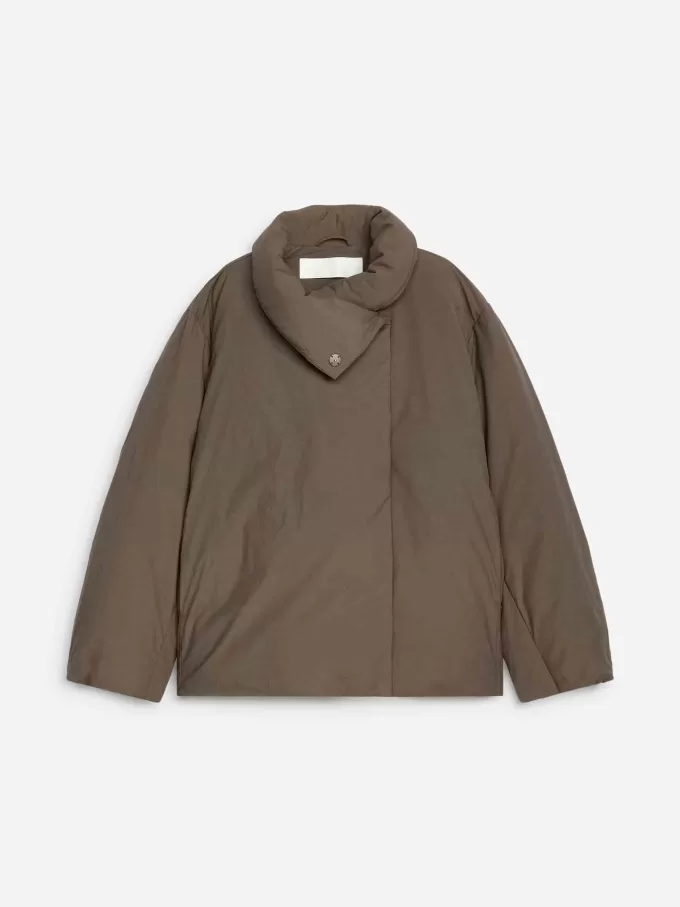 Upcycled Daunenjacke mit hohem Kragen