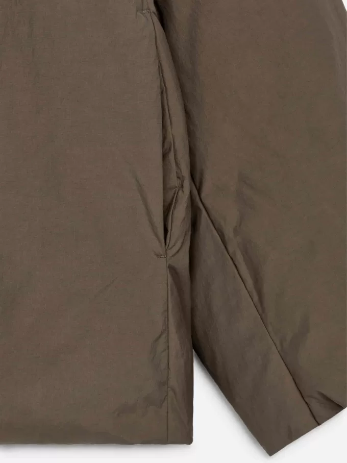 Upcycled Daunenjacke mit hohem Kragen