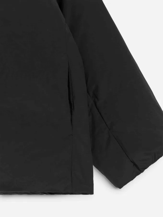 Upcycled Daunenjacke mit hohem Kragen Upcycled Daunenjacke mit hohem Kragen