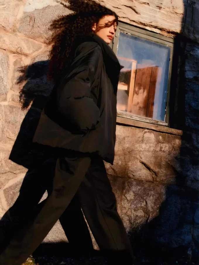 Upcycled Daunenjacke mit hohem Kragen Upcycled Daunenjacke mit hohem Kragen