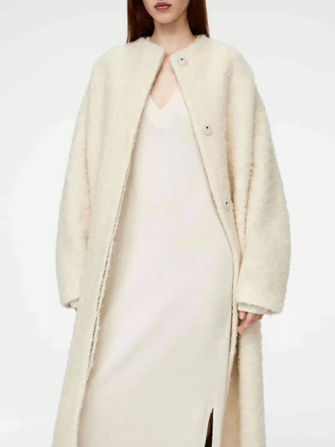 Wollkleid mit V-Ausschnitt Wollkleid mit V-Ausschnitt